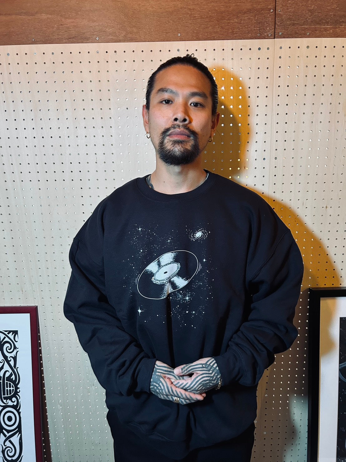 SPACE VINYL RECORD SWEAT CREW NECK